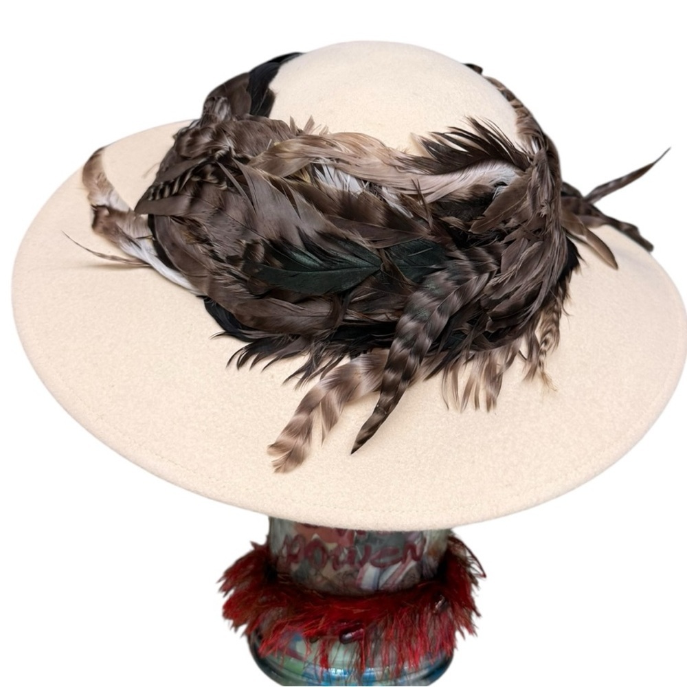 Vintage Jack McConnell Feather Hat, Cream Felt Wide Brim, Real Feathers, Rare - Picture 4 of 12